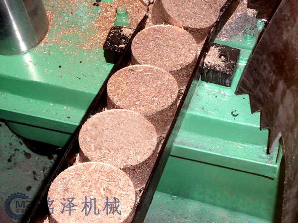銅屑?jí)簤K機(jī)客戶(hù)現(xiàn)場(chǎng)